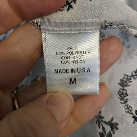 h.i.p. White Sheer Black Floral Button Top Medium - Picture 5 of 8